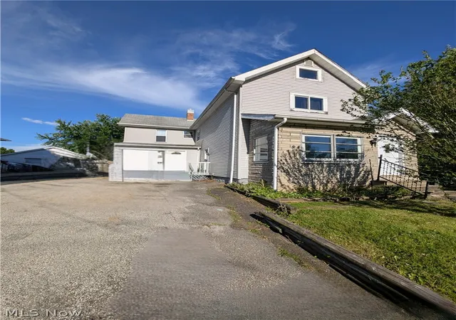 Photo 2 of Single family home for sale at 33 Hyde Ave, Niles, OH 44446 | MLS# 5221343 | Listing updated on 2026-10-05