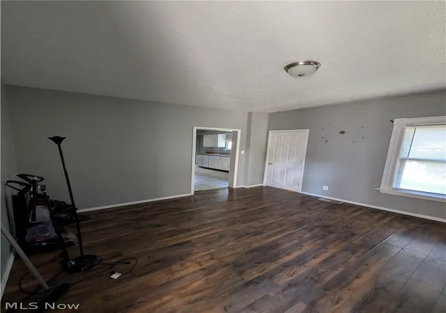 Photo 4 of Single family home for sale at 33 Hyde Ave, Niles, OH 44446 | MLS# 5221343 | Listing updated on 2026-10-05
