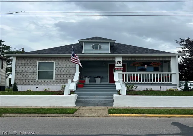 Homes for sale in Parkersburg, WV | 1300 36th St, Parkersburg, WV 26104 | MLS# 5222012