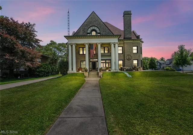 Photo 1 of Single family home for sale at 504 E Perry St, Port Clinton, OH 43452 | MLS# 5222049 | Listing updated on 2026-08-03