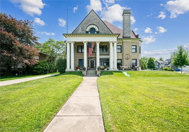 Photo 2 of Single family home for sale at 504 E Perry St, Port Clinton, OH 43452 | MLS# 5222049 | Listing updated on 2026-08-03