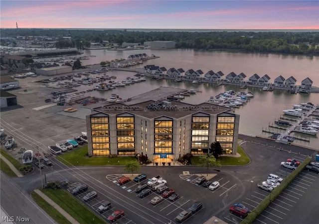 Homes for sale in Port Clinton, OH | 711 W Lakeshore Dr #203, Port Clinton, OH 43452 | MLS# 5222055