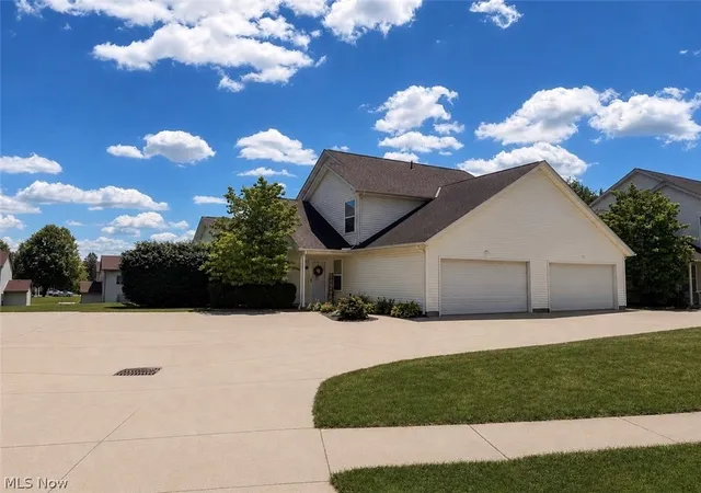 Homes for sale in Kent, OH | 1551 Olympus Dr, Kent, OH 44240 | MLS# 5219210