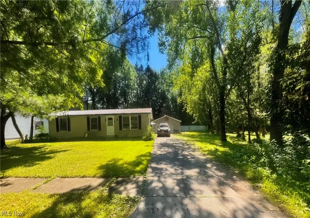 Homes for sale in Ravenna, OH | 7300 Cliff Dr, Ravenna, OH 44266 | MLS# 5221747
