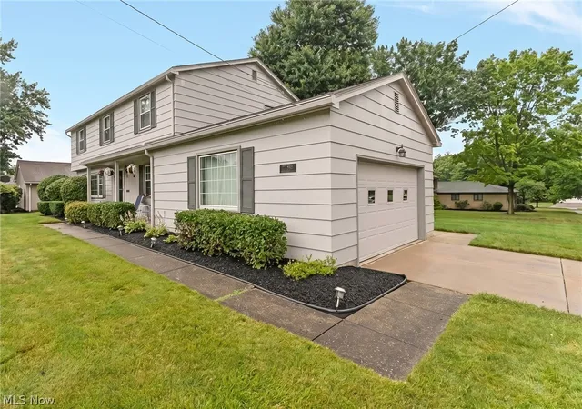3rd image of 680 Forest Ridge Dr, Youngstown, OH 44512 | MLS# 5220908