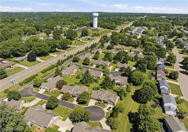 Listing Photo 3 - Condo for sale in building located at 115 Denham Cir NE, Canton, OH 44721