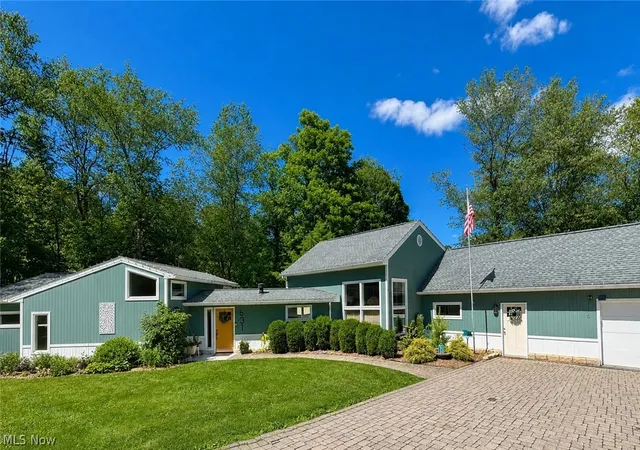 Photo 1 of Single family home for sale at 631 Pleasant St, East Liverpool, OH 43920 | MLS# 5221328 | Listing updated on 2026-06-26