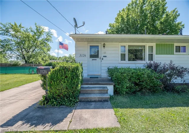 Photo 2 of Single family home for sale at 3126 Linda Dr Nw, Warren, OH 44485 | MLS# 5220935 | Listing updated on 2026-09-01