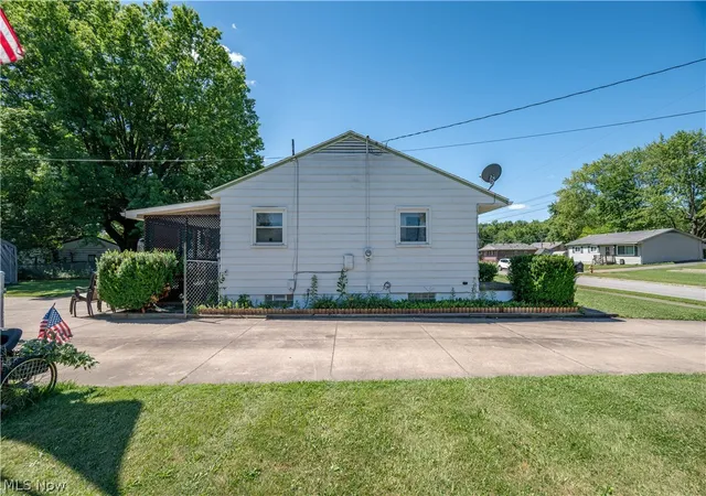 Photo 3 of Single family home for sale at 3126 Linda Dr Nw, Warren, OH 44485 | MLS# 5220935 | Listing updated on 2026-09-01