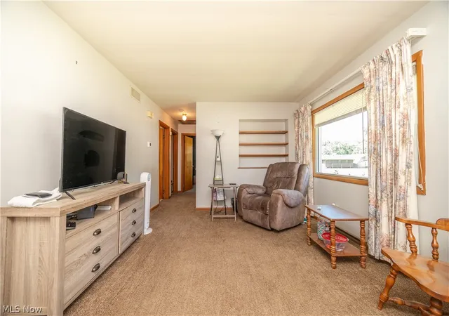 Photo 4 of Single family home for sale at 3126 Linda Dr NW, Warren, OH 44485 | MLS# 5220935 | Listing updated on 2026-09-01