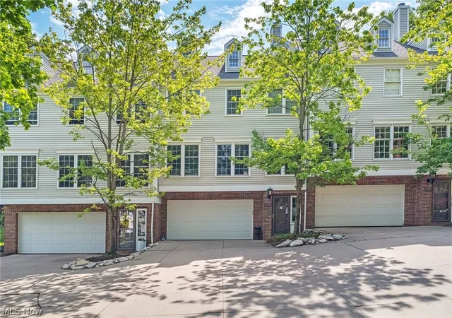 Homes for sale in Rocky River, OH | 103 Cliffside Commons Dr #103, Rocky River, OH 44116 | MLS# 5213946