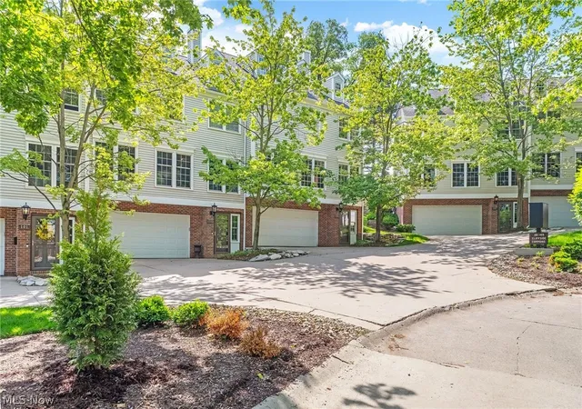 Homes for sale in Rocky River, OH | 103 Cliffside Commons Dr #103, Rocky River, OH 44116 | MLS# 5213946