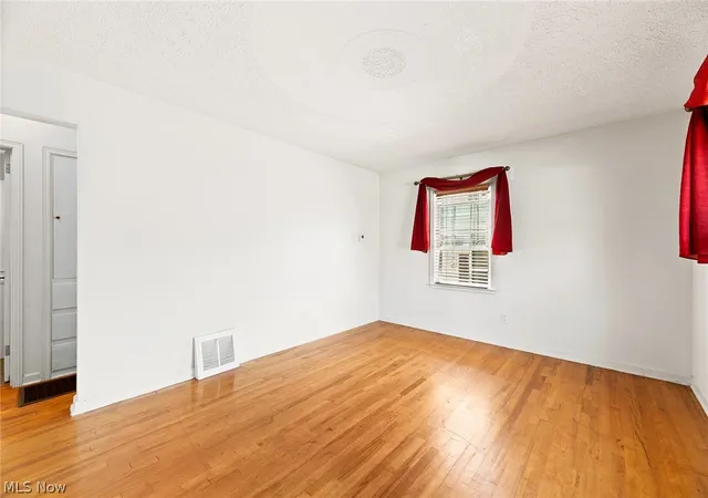 Homes for sale in Cuyahoga Falls, OH | 2585 25Th St, Cuyahoga Falls, OH 44223 | MLS# 5221926
