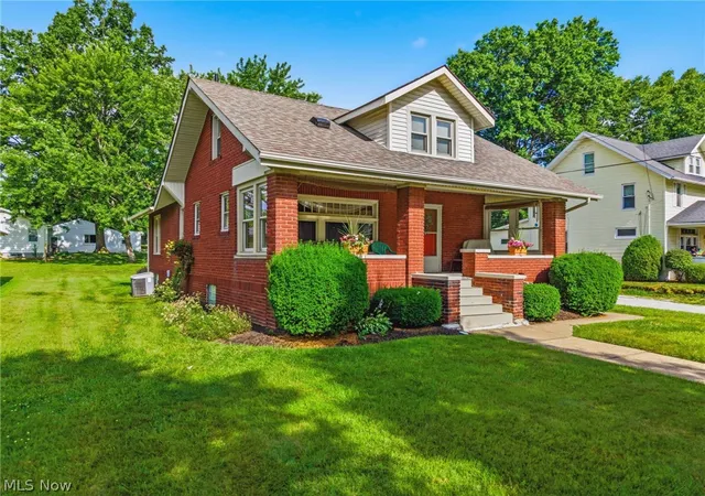 Homes for sale in Alliance, OH | 1733 Parkway Blvd, Alliance, OH 44601 | MLS# 5221390