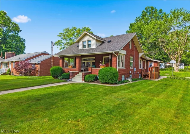Homes for sale in Alliance, OH | 1733 Parkway Blvd, Alliance, OH 44601 | MLS# 5221390