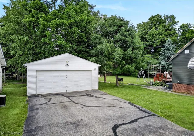 Homes for sale in Garfield Heights, OH | 5012 Henry St, Garfield Heights, OH 44125 | MLS# 5221991