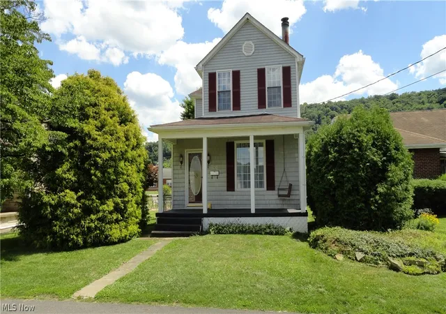 Homes for sale in Chester, WV | 128 Columbia, Chester, WV 26034 | MLS# 5222060