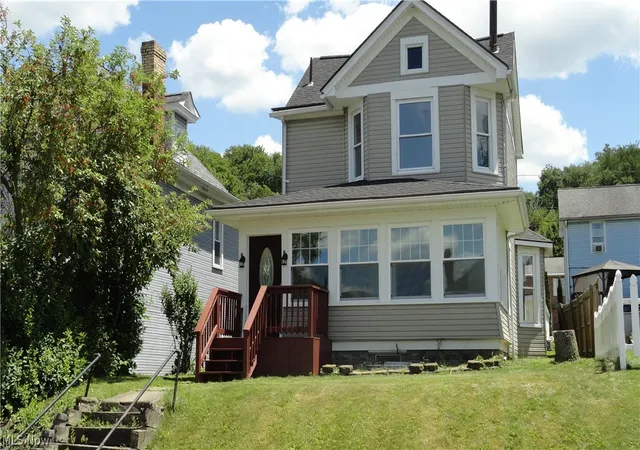 1st image of 556 Louisiana Ave, Chester, WV 26034 | MLS# 5222065