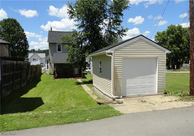 5th image of 556 Louisiana Ave, Chester, WV 26034 | MLS# 5222065
