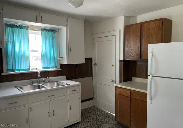 3rd image of 142 Emerling Ave, Akron, OH 44301 | MLS# 5222247