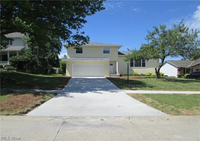 Photo 3 of Single family home for sale at 2887 Nancy Cir, Brunswick, OH 44212 | MLS# 5220961 | Listing updated on 2026-08-28