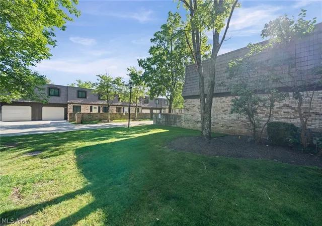 Homes for sale in Broadview Heights, OH | 593 Tollis Pkwy, Broadview Heights, OH 44147 | Houzeo