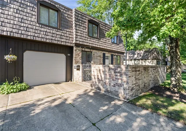 Homes for sale in Broadview Heights, OH | 593 Tollis Pkwy #4-32, Broadview Heights, OH 44147 | MLS# 5222085