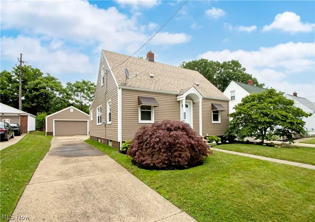 Photo 2 of Sale Pending at 407 Oxford Ave, Akron, OH 44310 | MLS# 5221715 | Listing updated on 2026-07-16