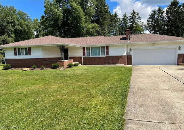1st image of 572 Thomas Ln, Girard, OH 44420 | MLS# 5222279