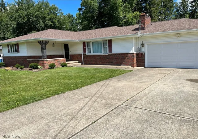 2nd image of 572 Thomas Ln, Girard, OH 44420 | MLS# 5222279