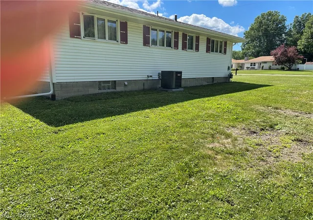3rd image of 572 Thomas Ln, Girard, OH 44420 | MLS# 5222279