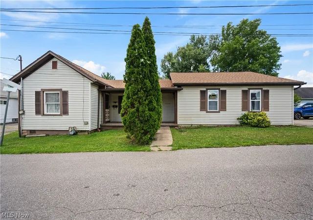 Homes for sale in Parkersburg, WV | 1315 Cale St, Parkersburg, WV 26101 | MLS# 5221923