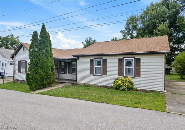 Homes for sale in Parkersburg, WV | 1315 Cale St, Parkersburg, WV 26101 | MLS# 5221923
