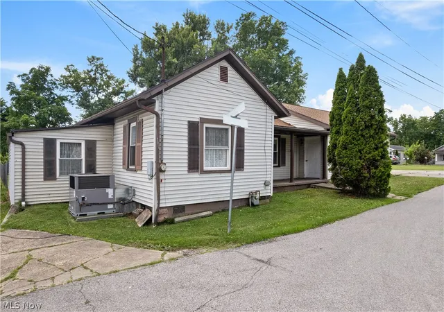 Homes for sale in Parkersburg, WV | 1315 Cale St, Parkersburg, WV 26101 | MLS# 5221923