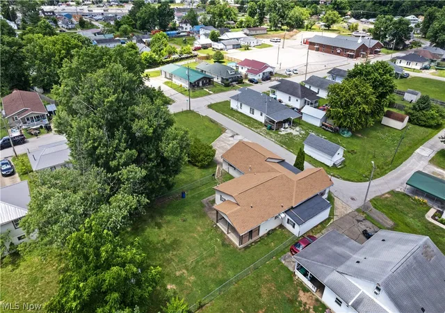 Homes for sale in Parkersburg, WV | 1315 Cale St, Parkersburg, WV 26101 | MLS# 5221923