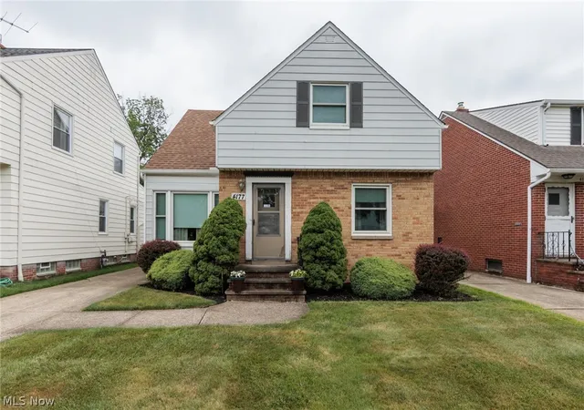 Homes for sale in South Euclid, OH | 4177 Stonehaven Rd, South Euclid, OH 44121 | MLS# 5213171