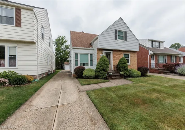 Homes for sale in South Euclid, OH | 4177 Stonehaven Rd, South Euclid, OH 44121 | MLS# 5213171