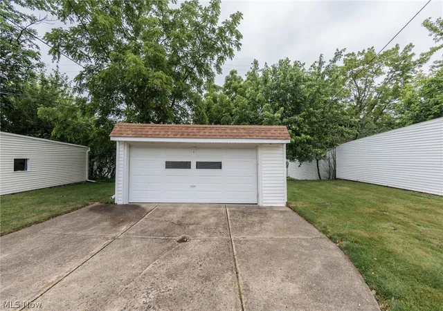 Homes for sale in South Euclid, OH | 4177 Stonehaven Rd, South Euclid, OH 44121 | MLS# 5213171