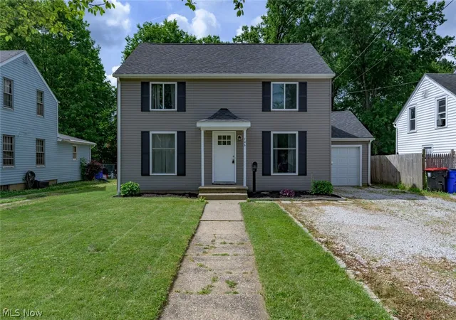 Photo 1 of Single family home for sale at 746 E Highland Ave, Ravenna, OH 44266 | MLS# 5222106 | Listing updated on 2026-07-27