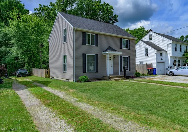 Photo 2 of Single family home for sale at 746 E Highland Ave, Ravenna, OH 44266 | MLS# 5222106 | Listing updated on 2026-07-27