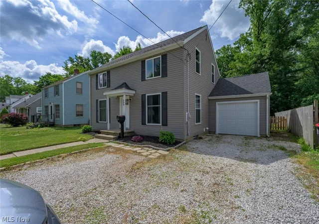 Photo 3 of Single family home for sale at 746 E Highland Ave, Ravenna, OH 44266 | MLS# 5222106 | Listing updated on 2026-07-27