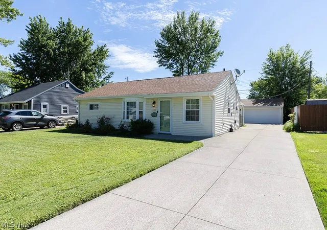 3rd image of 520 Ironwood Ct, Elyria, OH 44035 | MLS# 5222177
