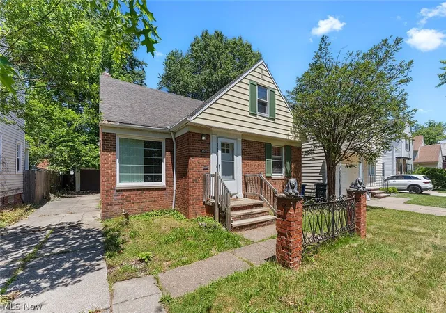Homes for sale in Cleveland Heights, OH | 3809 Bainbridge Rd, Cleveland Heights, OH 44118 | MLS# 5221618
