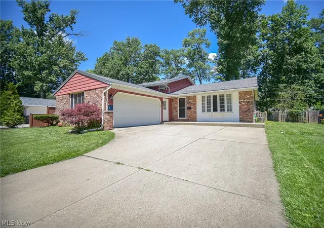 1st image of 816 Bennett Dr, Elyria, OH 44035 | MLS# 5222080