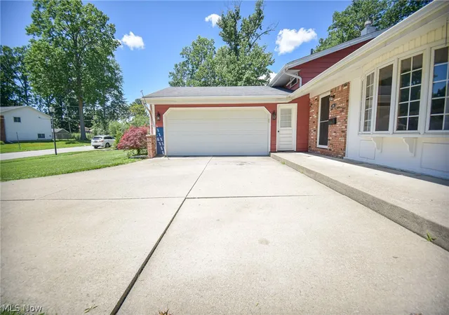 3rd image of 816 Bennett Dr, Elyria, OH 44035 | MLS# 5222080