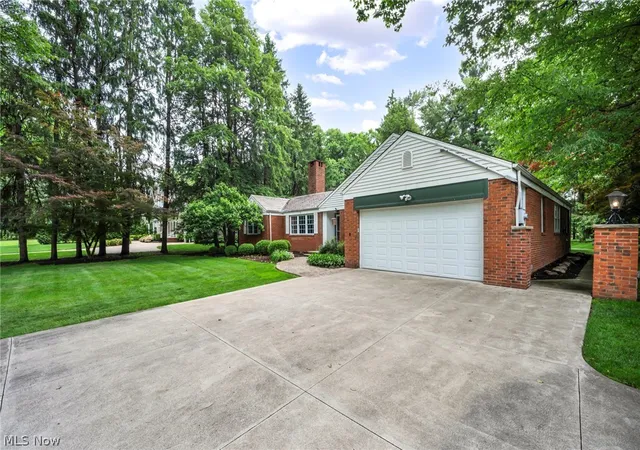 Homes for sale in Brecksville, OH | 10906 Fitzwater Rd, Brecksville, OH 44141 | MLS# 5221375