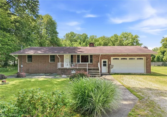 Homes for sale in Newton Falls, OH | 4100 E Broad St, Newton Falls, OH 44444 | MLS# 5222336