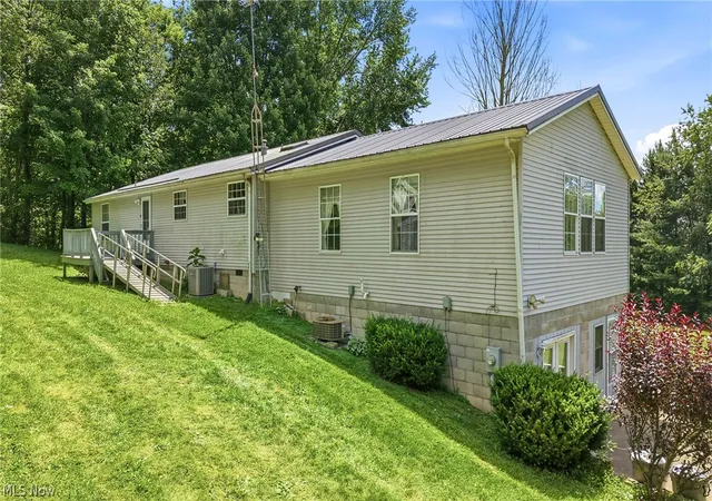 Homes for sale in Lisbon, OH | 7150 Hoffee Rd, Lisbon, OH 44432 | MLS# 5222391