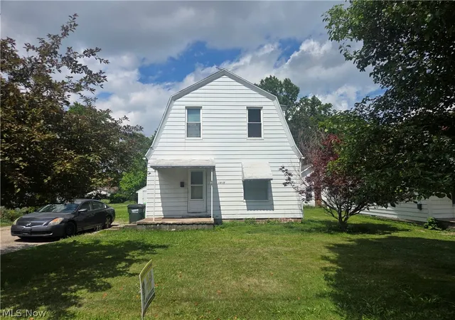 Photo 1 of Single family home for sale at 1725 E 290 Street, Wickliffe, OH 44092 | MLS# 5222221 | Listing updated on 2026-07-15