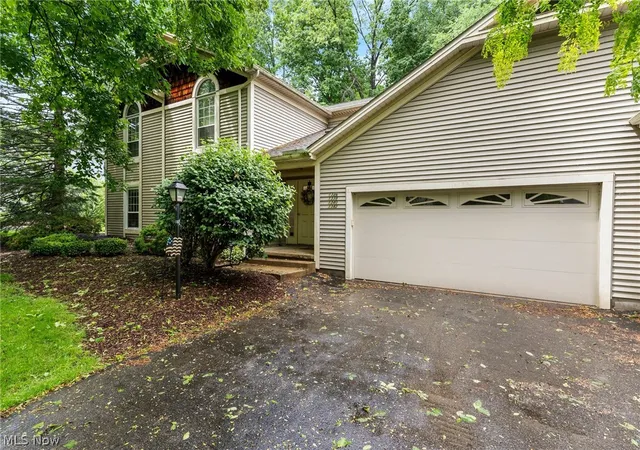 1st image of 1338 Fox Run Dr, Youngstown, OH 44512 | MLS# 5222294